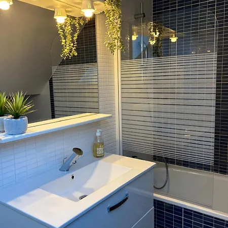 De Lancement - Charme&calme, Bouchon De Champagne - * Troyes